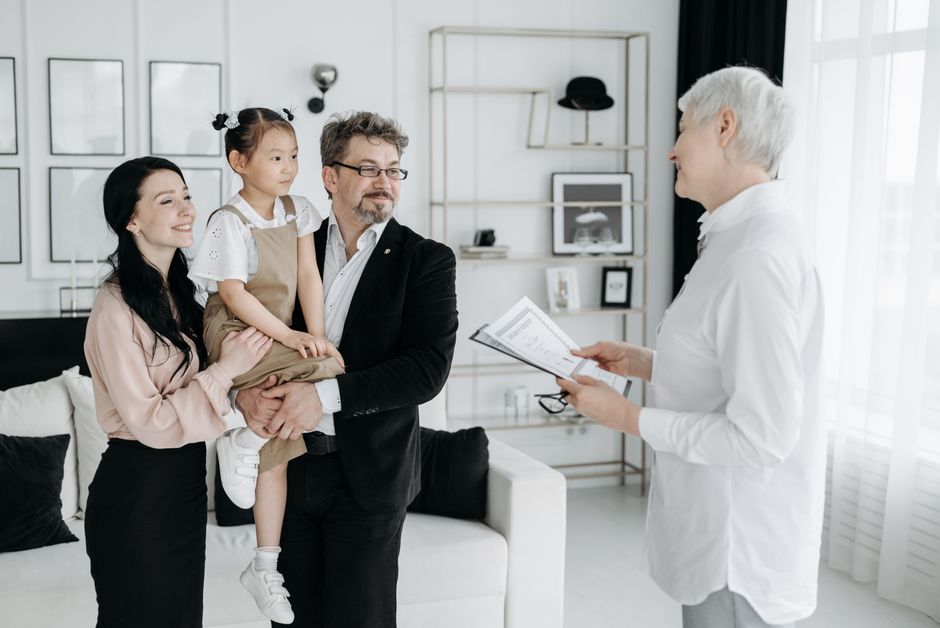 Should I Choose the 870 or 143 Parent Visa for My Parents?