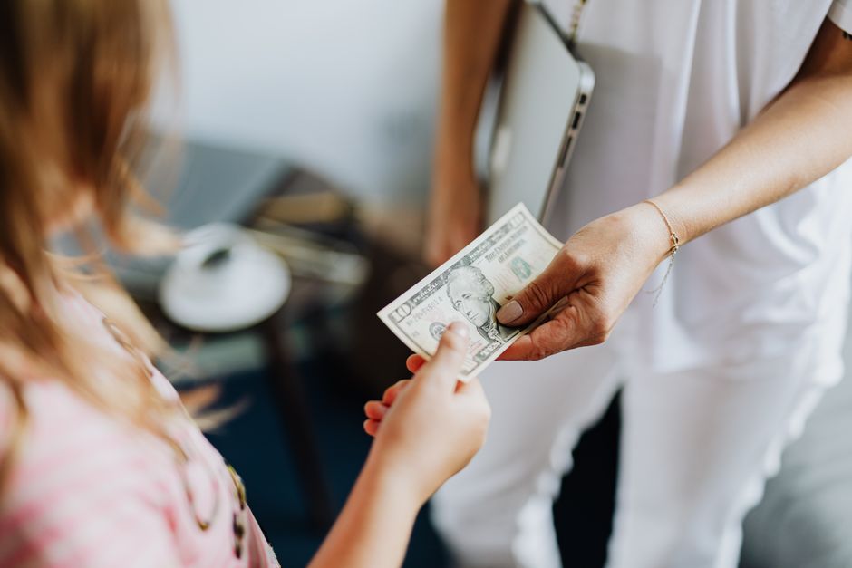 Should I Give My Children Money Now or Leave It as an Inheritance?
